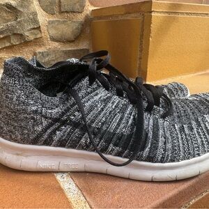 Nike free RN flyknit gray white black women 6.5